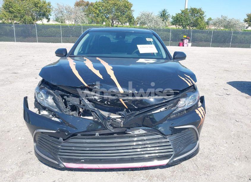 Photo 6 of 2021 Toyota Camry LE (VIN 4T1C11AK0MU563298)