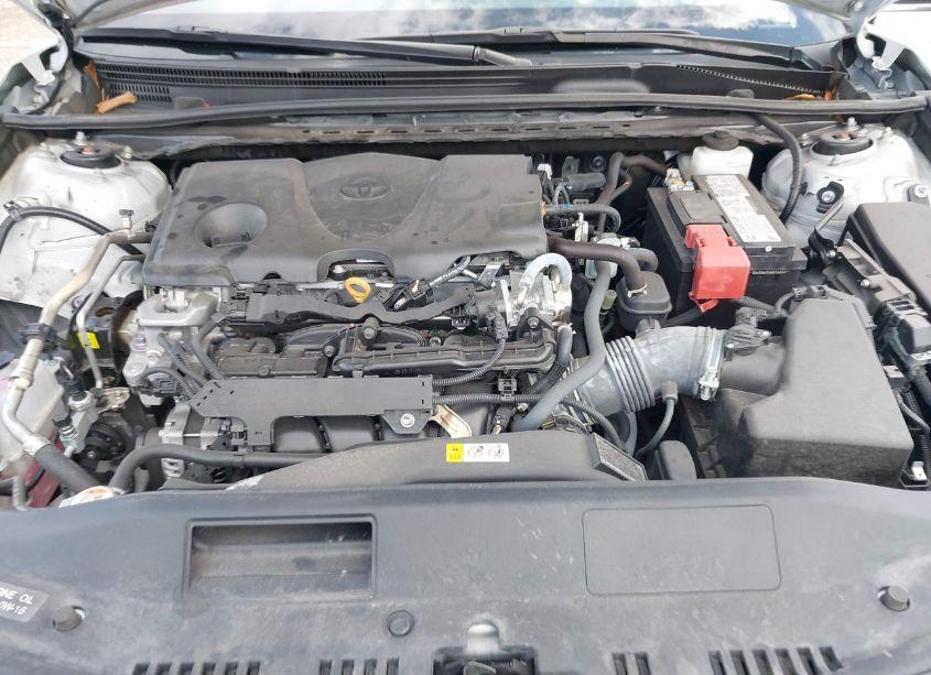 Photo 10 of 2022 Toyota Camry LE (VIN 4T1C11AK0NU072215)