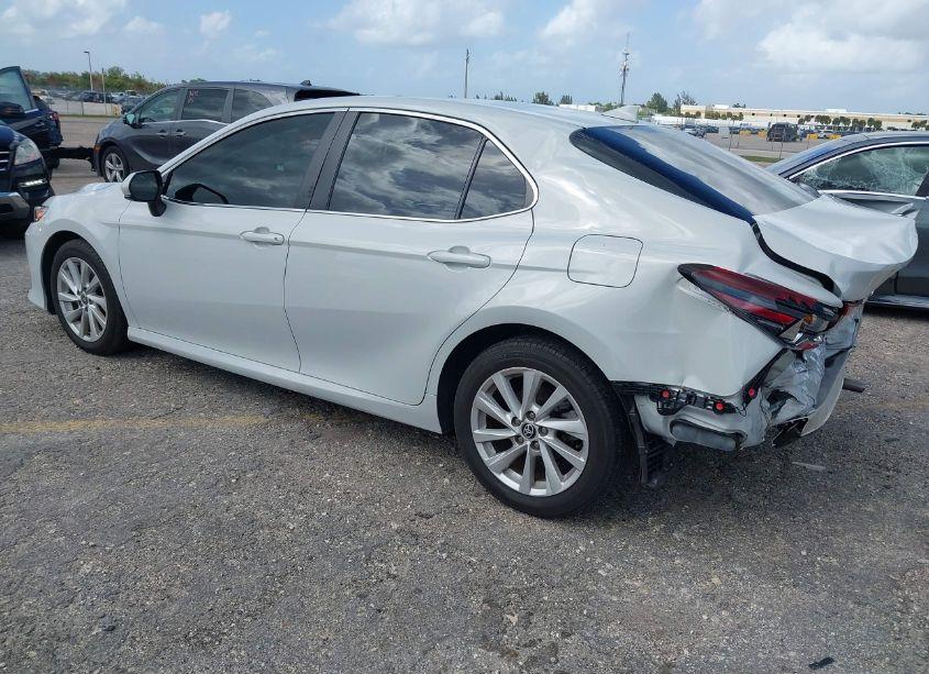 Photo 3 of 2022 Toyota Camry LE (VIN 4T1C11AK0NU072215)