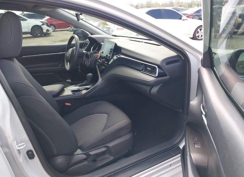Photo 5 of 2022 Toyota Camry LE (VIN 4T1C11AK0NU072215)