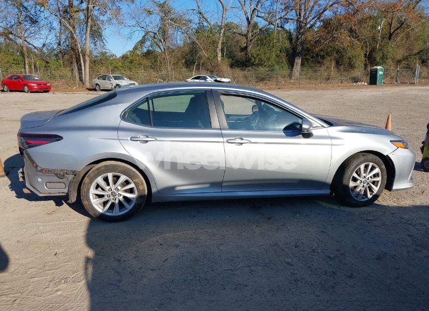 Photo 13 of 2022 Toyota Camry LE (VIN 4T1C11AK0NU622920)