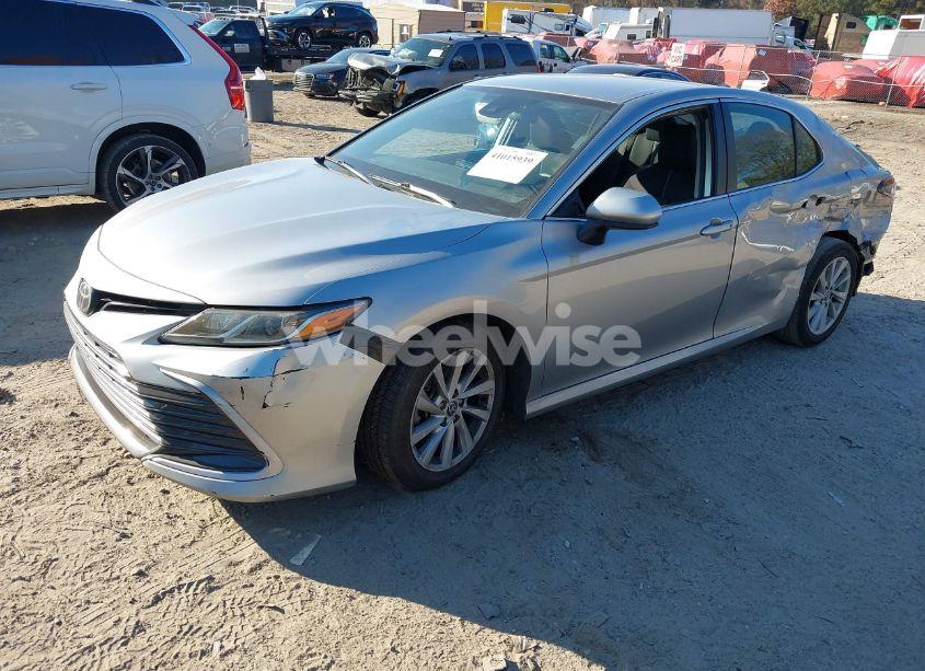 Photo 2 of 2022 Toyota Camry LE (VIN 4T1C11AK0NU622920)