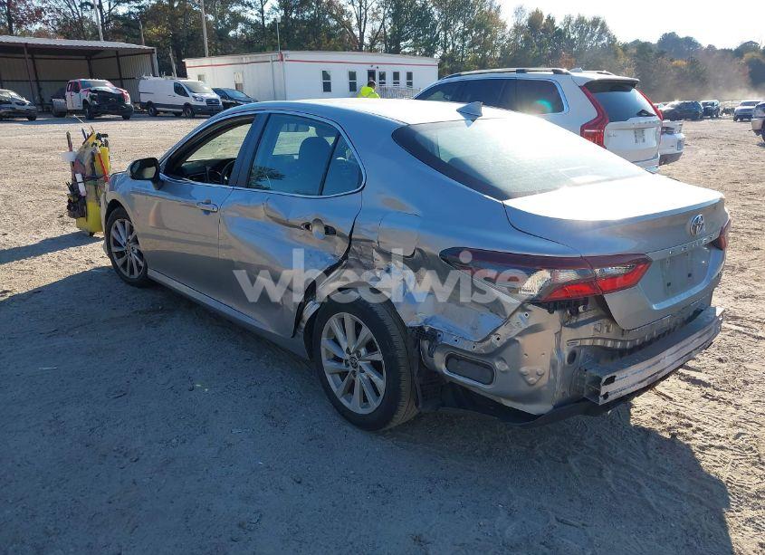 Photo 3 of 2022 Toyota Camry LE (VIN 4T1C11AK0NU622920)