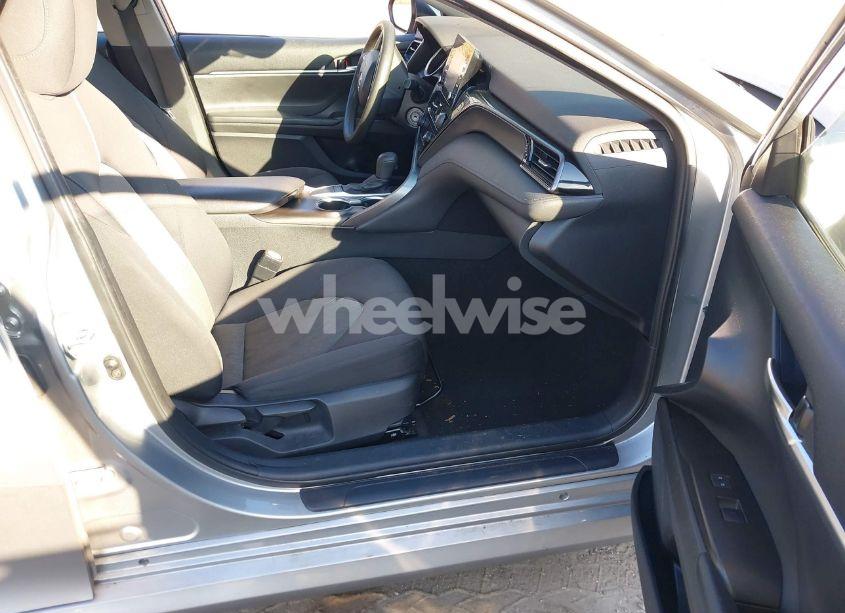 Photo 5 of 2022 Toyota Camry LE (VIN 4T1C11AK0NU622920)