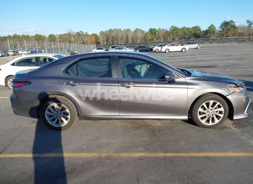 Photo 13 of 2022 Toyota Camry LE (VIN 4T1C11AK0NU628572)