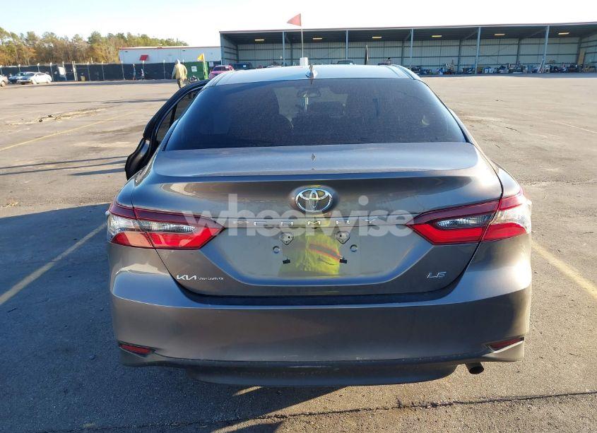 Photo 16 of 2022 Toyota Camry LE (VIN 4T1C11AK0NU628572)