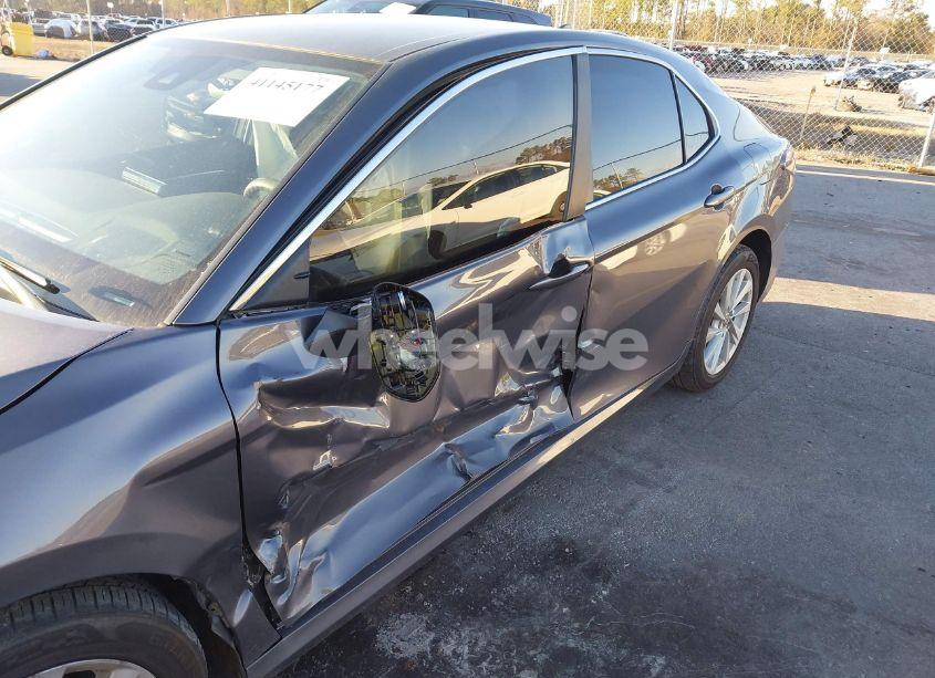 Photo 17 of 2022 Toyota Camry LE (VIN 4T1C11AK0NU628572)