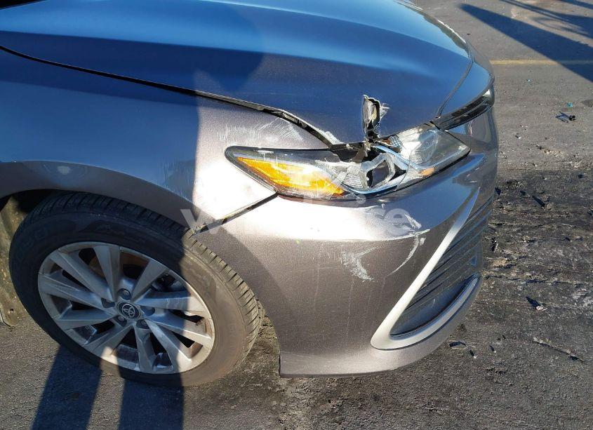 Photo 18 of 2022 Toyota Camry LE (VIN 4T1C11AK0NU628572)