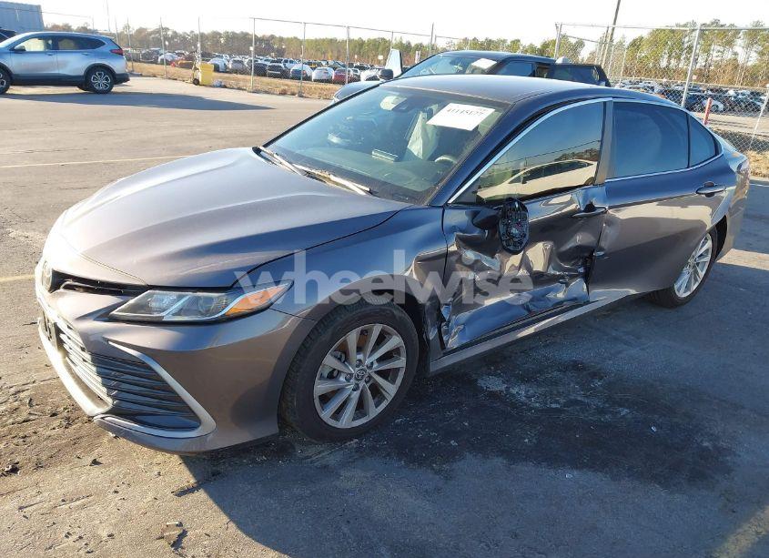 Photo 2 of 2022 Toyota Camry LE (VIN 4T1C11AK0NU628572)