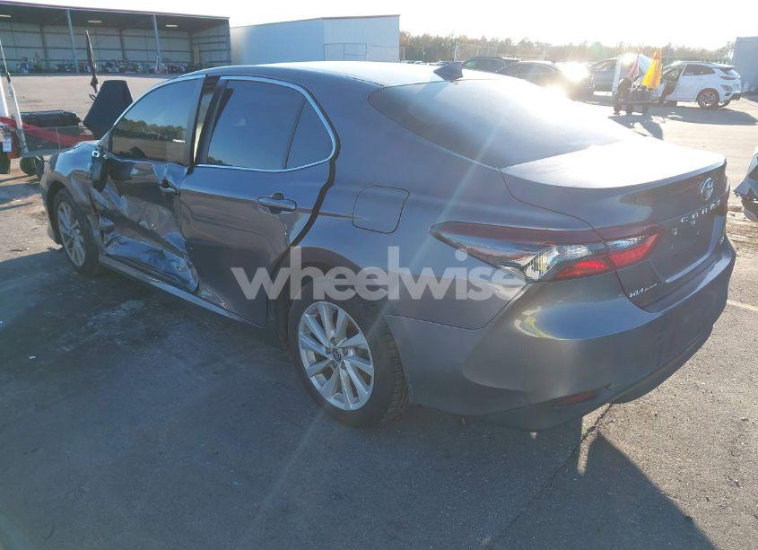 Photo 3 of 2022 Toyota Camry LE (VIN 4T1C11AK0NU628572)