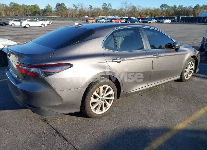 Photo 4 of 2022 Toyota Camry LE (VIN 4T1C11AK0NU628572)