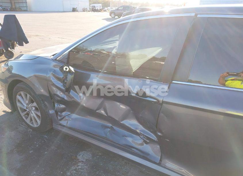 Photo 6 of 2022 Toyota Camry LE (VIN 4T1C11AK0NU628572)