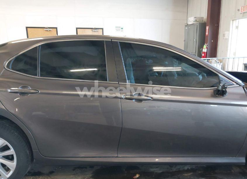 Photo 14 of 2022 Toyota Camry LE (VIN 4T1C11AK0NU652631)