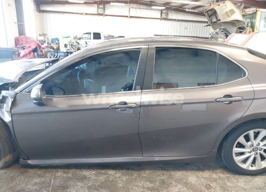 Photo 15 of 2022 Toyota Camry LE (VIN 4T1C11AK0NU652631)