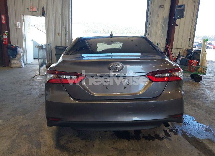 Photo 17 of 2022 Toyota Camry LE (VIN 4T1C11AK0NU652631)