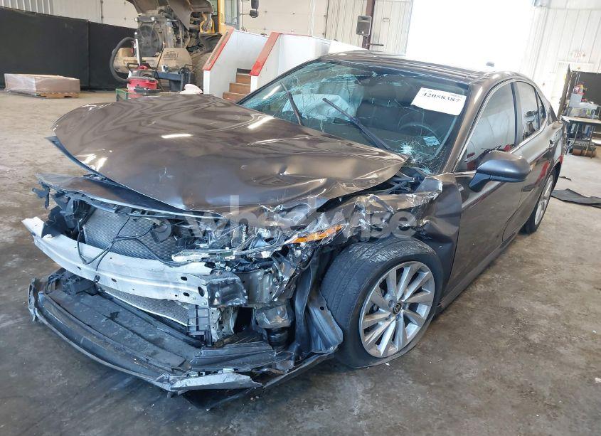 Photo 2 of 2022 Toyota Camry LE (VIN 4T1C11AK0NU652631)