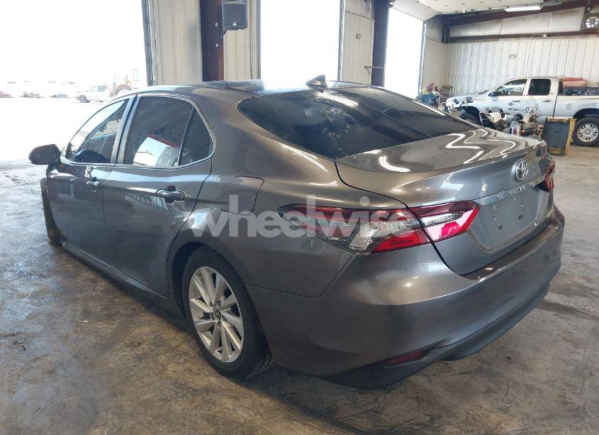 Photo 3 of 2022 Toyota Camry LE (VIN 4T1C11AK0NU652631)