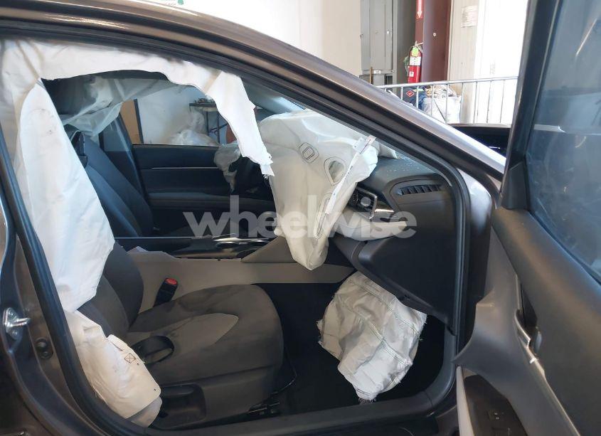 Photo 5 of 2022 Toyota Camry LE (VIN 4T1C11AK0NU652631)