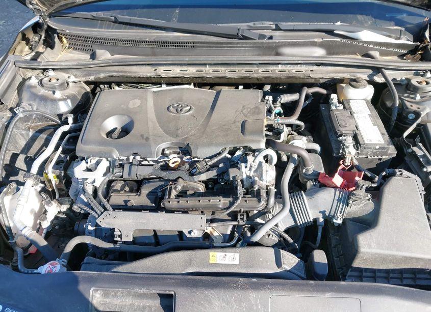 Photo 10 of 2022 Toyota Camry LE (VIN 4T1C11AK0NU669042)