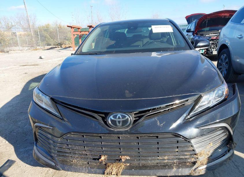 Photo 12 of 2022 Toyota Camry LE (VIN 4T1C11AK0NU669042)