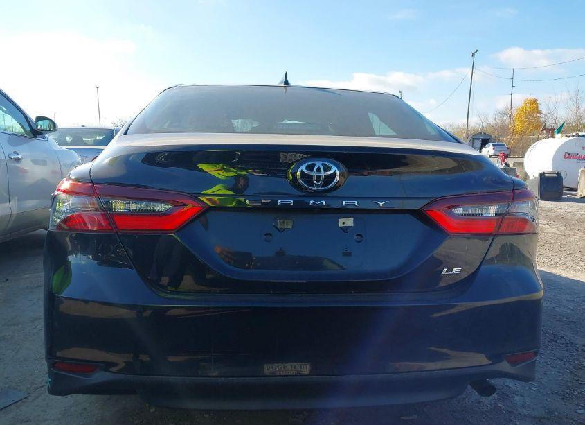 Photo 16 of 2022 Toyota Camry LE (VIN 4T1C11AK0NU669042)