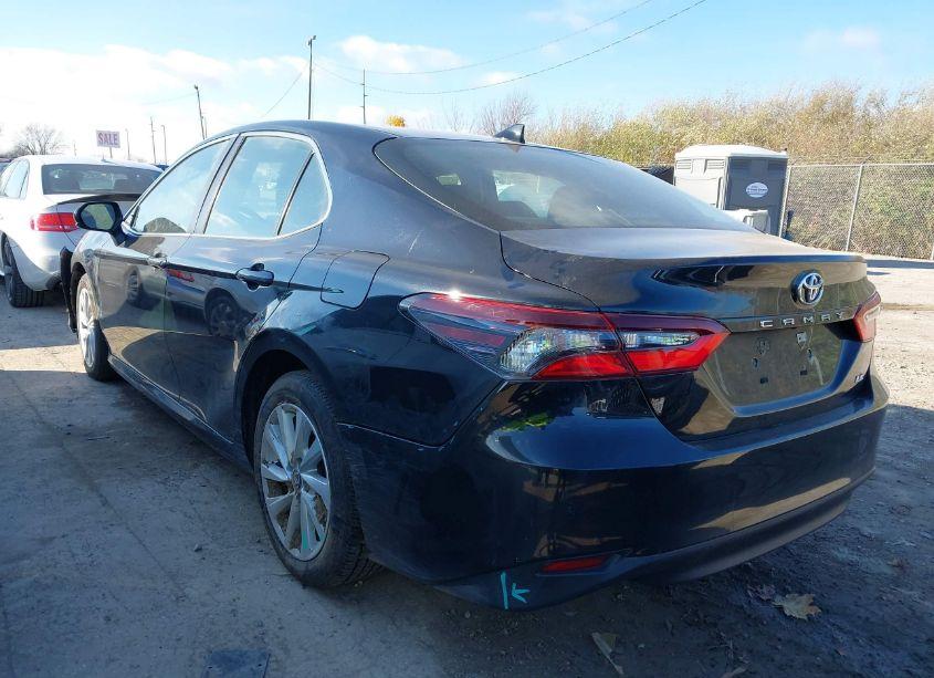 Photo 3 of 2022 Toyota Camry LE (VIN 4T1C11AK0NU669042)