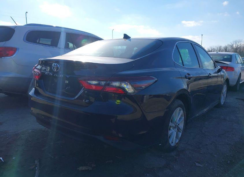 Photo 4 of 2022 Toyota Camry LE (VIN 4T1C11AK0NU669042)