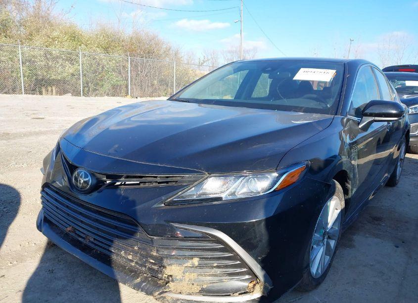 Photo 6 of 2022 Toyota Camry LE (VIN 4T1C11AK0NU669042)