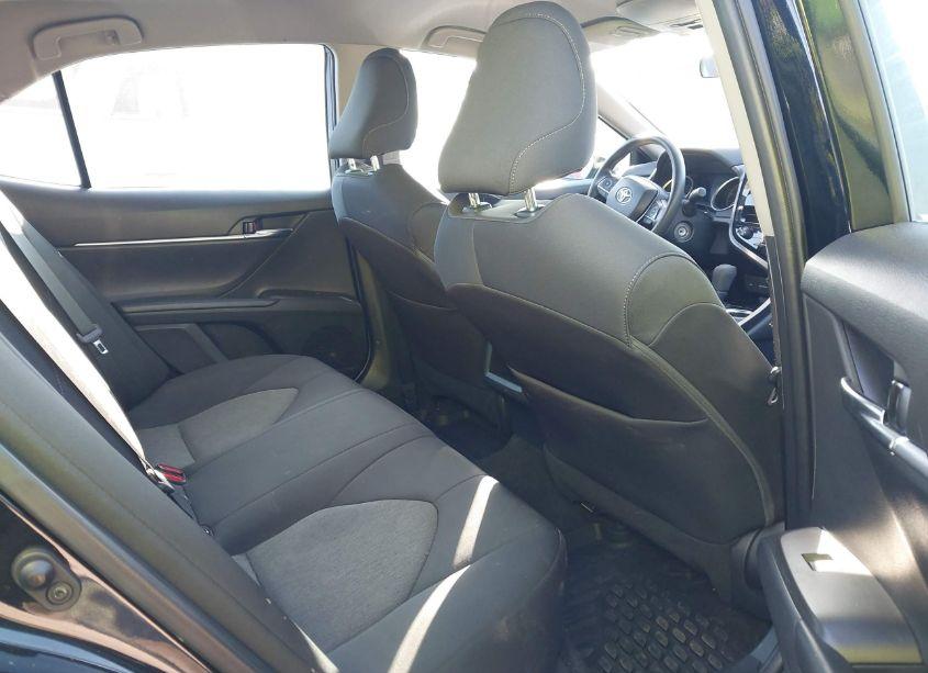Photo 8 of 2022 Toyota Camry LE (VIN 4T1C11AK0NU669042)