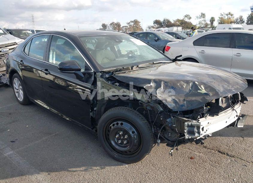 2022 Toyota Camry LE (VIN 4T1C11AK0NU692188) main photo