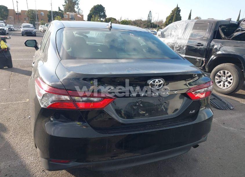 Photo 17 of 2022 Toyota Camry LE (VIN 4T1C11AK0NU692188)