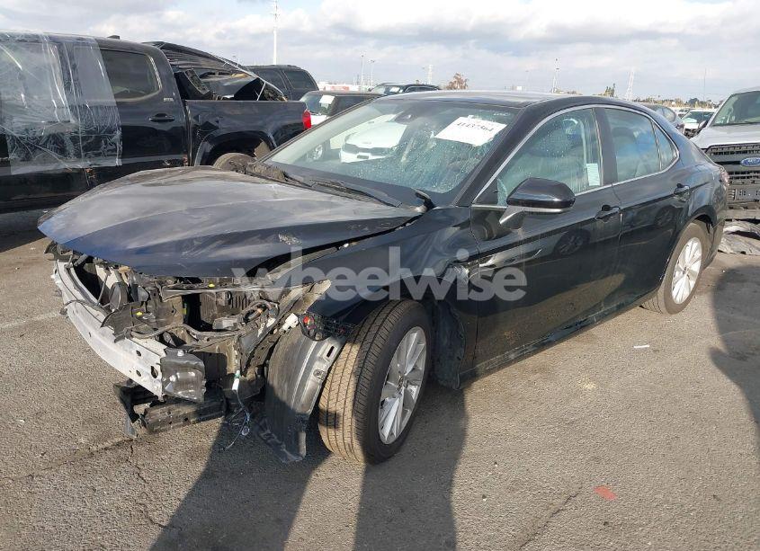 Photo 2 of 2022 Toyota Camry LE (VIN 4T1C11AK0NU692188)