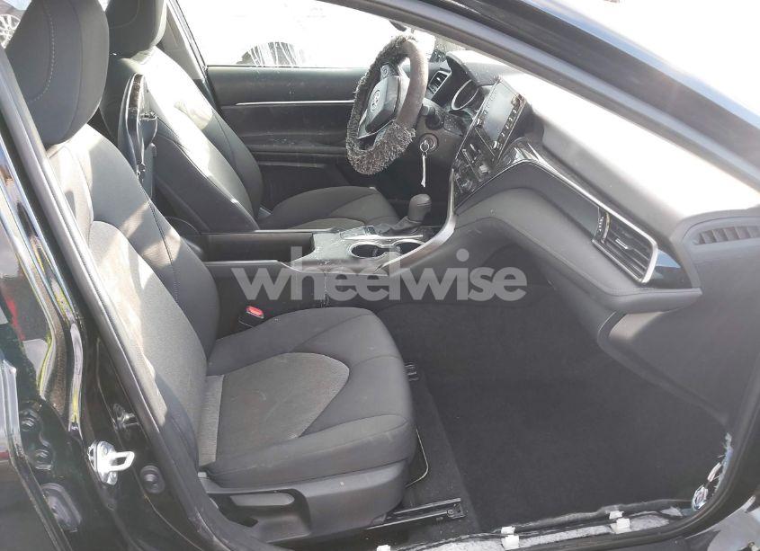 Photo 5 of 2022 Toyota Camry LE (VIN 4T1C11AK0NU692188)