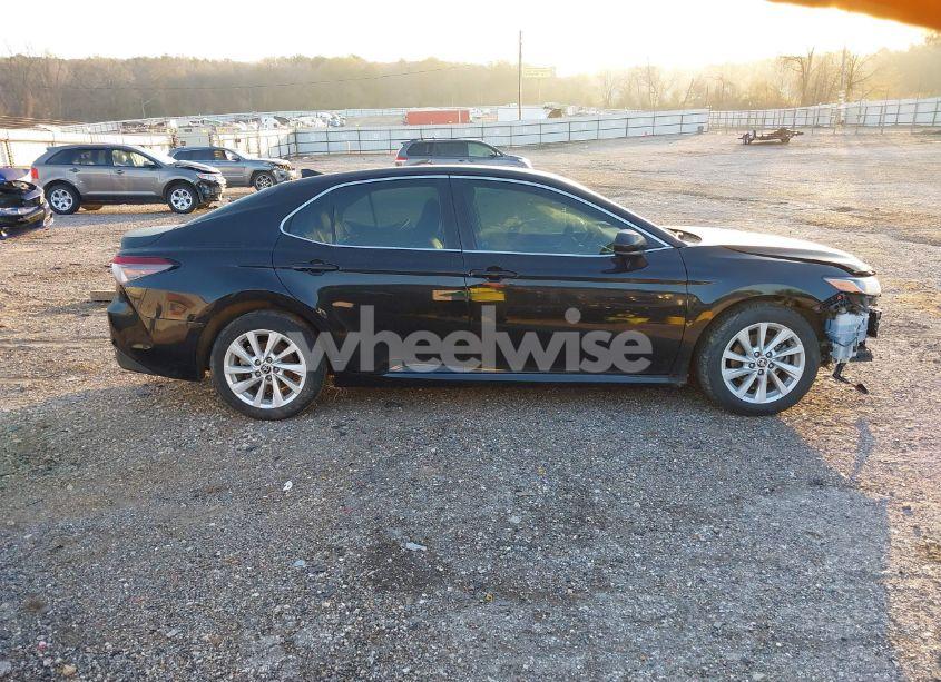 Photo 14 of 2022 Toyota Camry LE (VIN 4T1C11AK0NU692739)