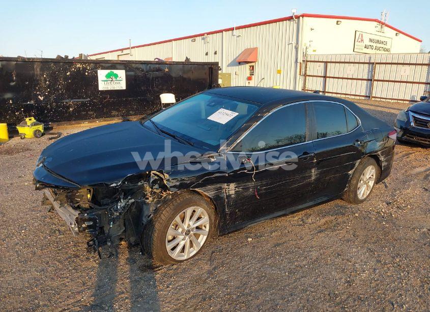 Photo 2 of 2022 Toyota Camry LE (VIN 4T1C11AK0NU692739)