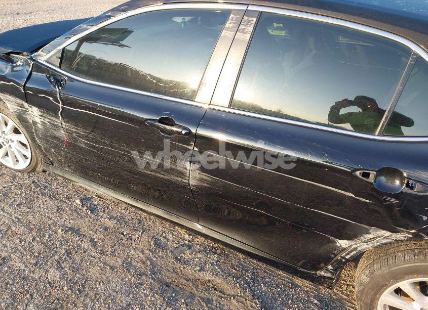 Photo 22 of 2022 Toyota Camry LE (VIN 4T1C11AK0NU692739)