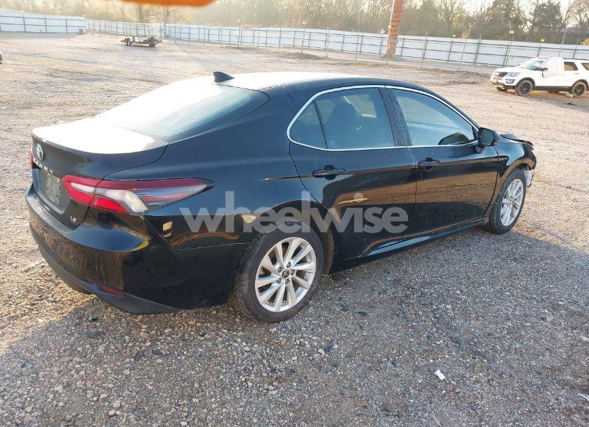 Photo 4 of 2022 Toyota Camry LE (VIN 4T1C11AK0NU692739)