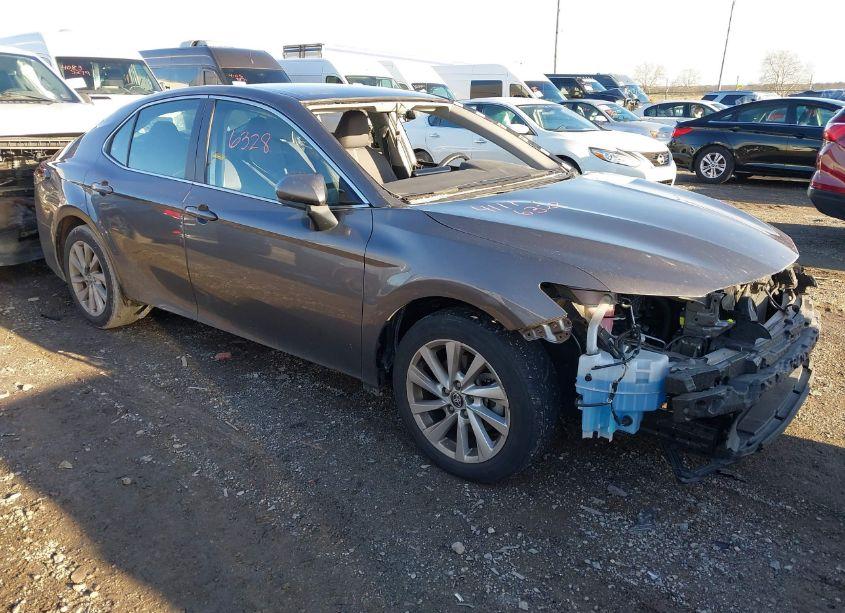 2022 Toyota Camry LE (VIN 4T1C11AK0NU712200) main photo