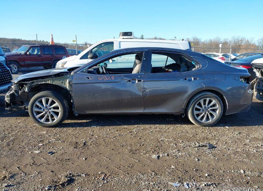Photo 14 of 2022 Toyota Camry LE (VIN 4T1C11AK0NU712200)