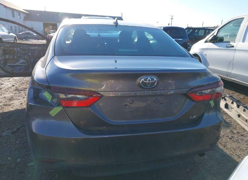 Photo 16 of 2022 Toyota Camry LE (VIN 4T1C11AK0NU712200)