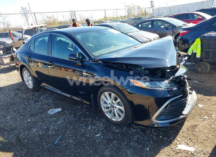 2023 Toyota Camry LE (VIN 4T1C11AK0PU122226) main photo
