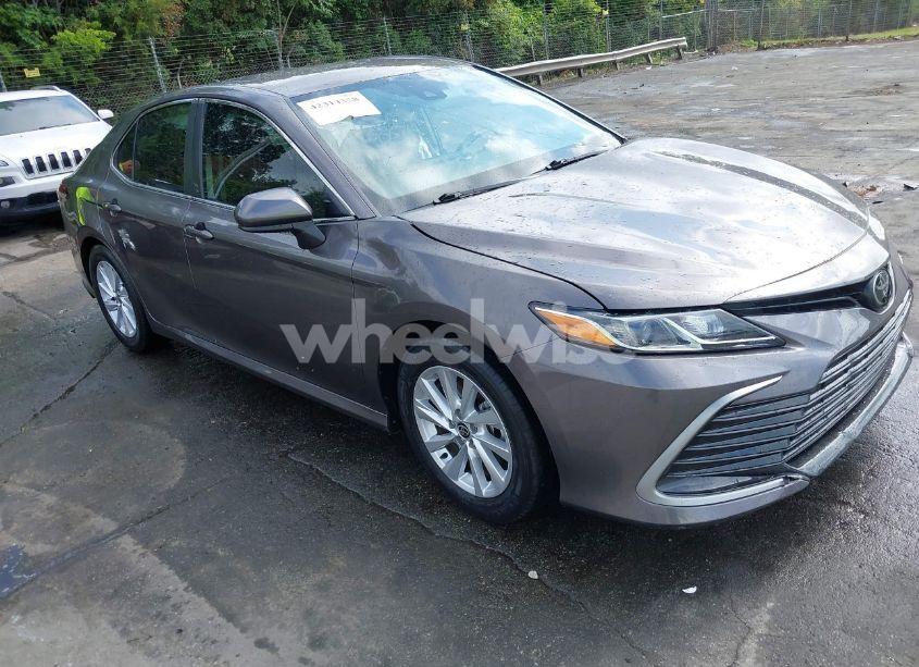 2023 Toyota Camry LE (VIN 4T1C11AK0PU142671) main photo
