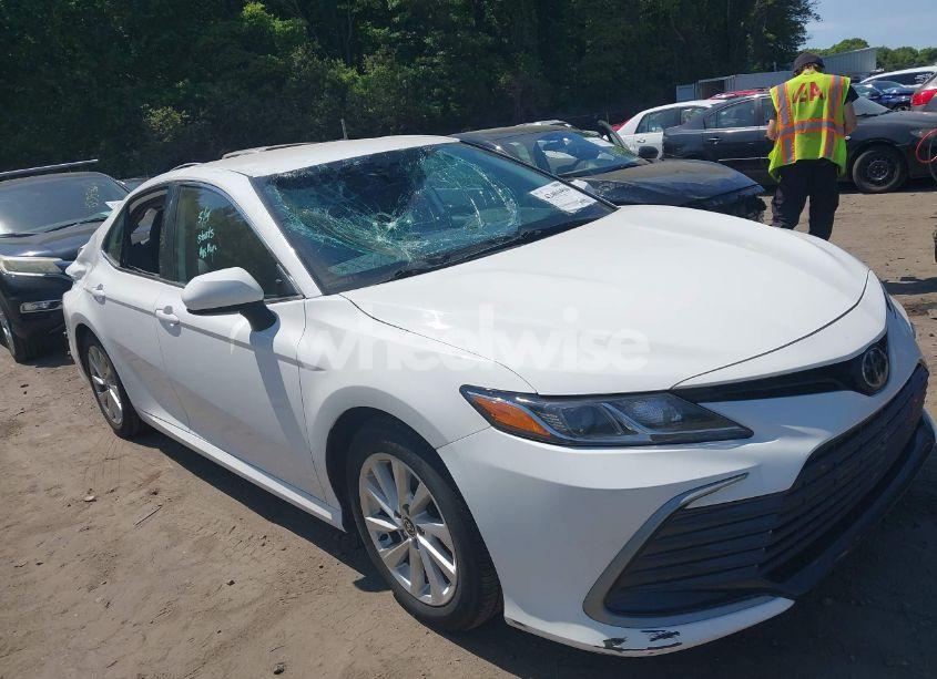 2023 Toyota Camry LE (VIN 4T1C11AK0PU145781) main photo