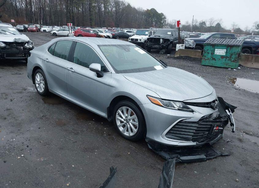 2024 Toyota Camry LE (VIN 4T1C11AK0RU191940) main photo