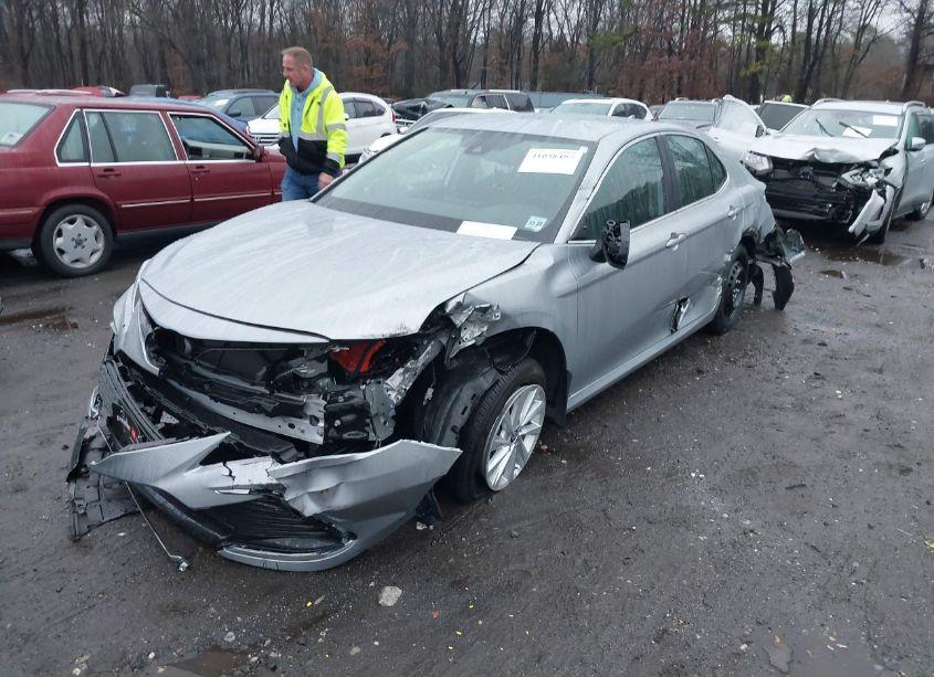 Photo 2 of 2024 Toyota Camry LE (VIN 4T1C11AK0RU191940)