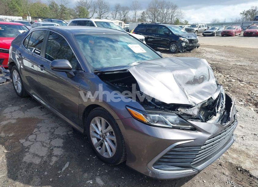 2024 Toyota Camry LE (VIN 4T1C11AK0RU205044) main photo