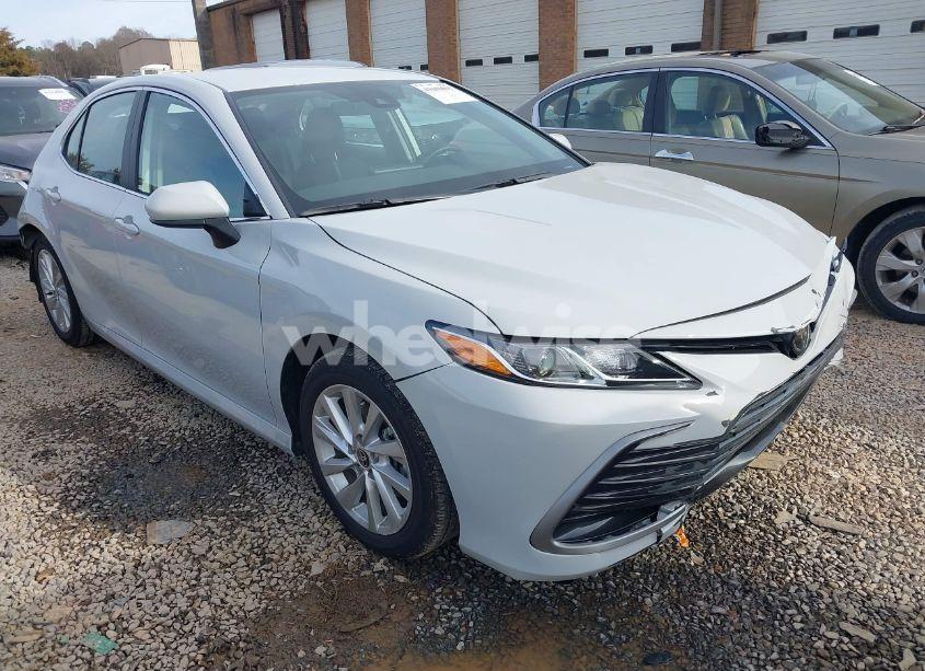 2024 Toyota Camry LE (VIN 4T1C11AK0RU213547) main photo