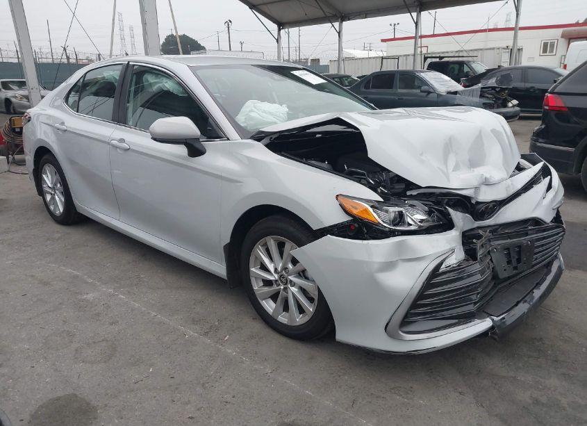 2024 Toyota Camry LE (VIN 4T1C11AK0RU253272) main photo