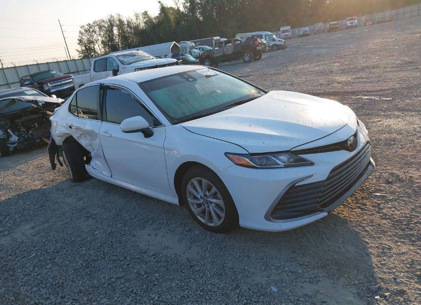 2024 Toyota Camry LE (VIN 4T1C11AK0RU863186) main photo