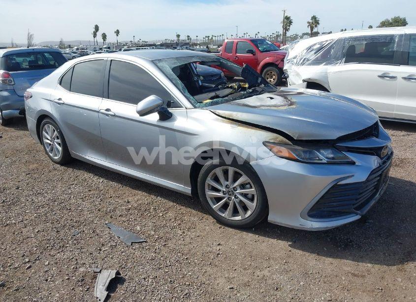 2024 Toyota Camry LE (VIN 4T1C11AK0RU864368) main photo